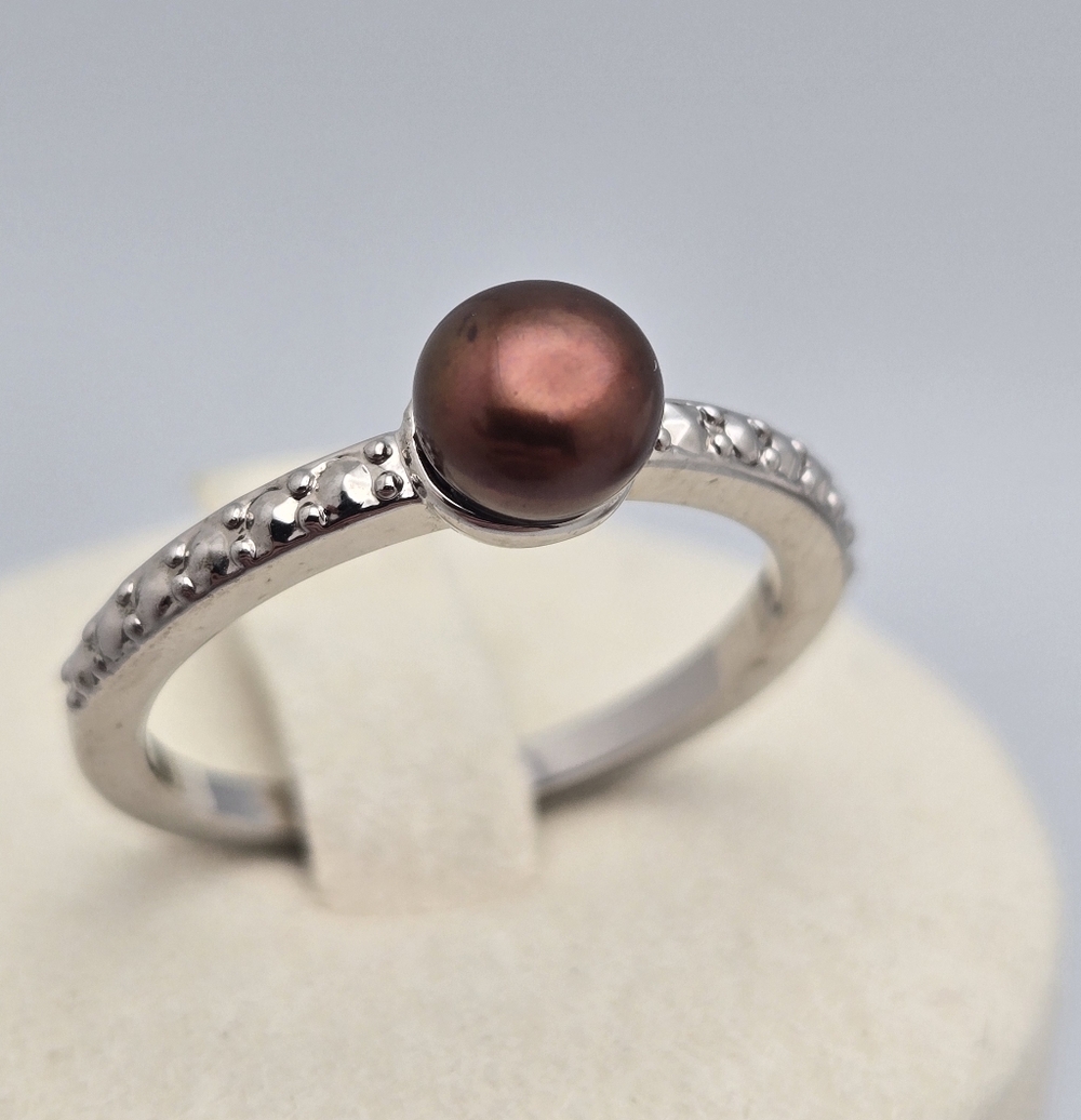 Pearl Chocolate-Brown Pearl Accent Ring in Silver Band
